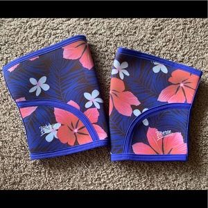 Liberte Lifestyles Knee sleeves_new_Aloha Floral